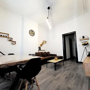 Habitación en casa particular Chambre Pivée En Plein Centre De